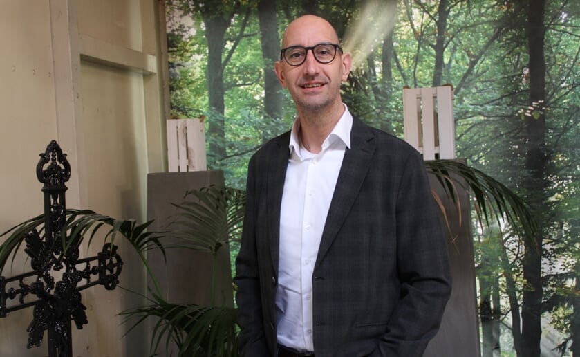 <p>Ronald Stolk is het nieuwe vaste gezicht van Bijnen Uitvaartzorg.Foto: Wendy van Lijssel</p>