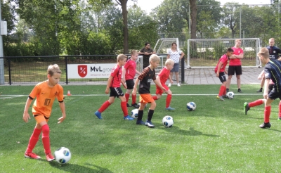 Bij DVG in Liempde kunnen kinderen hun dribbeldiploma behalen. (Foto: eigen collectie).