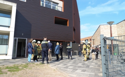 <p>De brand in een woning aan de Banier was snel geblust. De inzet van de hulpdiensten trok veel bekijks.</p>