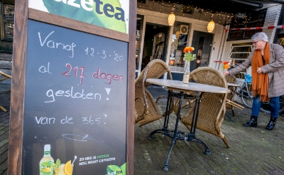 <p>Als protest schrijven Boxtelse horeca-ondernemers op hun krijtbord hoeveel dagen zij al de deuren dicht moeten houden sinds de intrede van corona. Intussen naderen zij al de 250 dagen. </p>