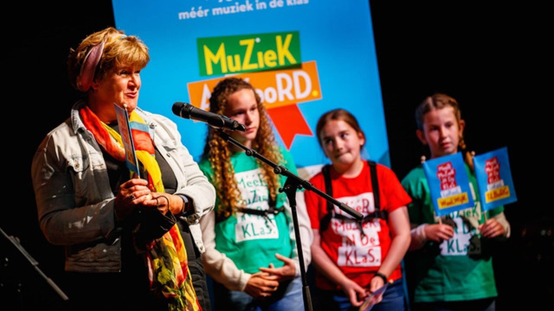Gerry Roche (links) van CultuurBox nam in 2021 deel aan een campagne voor bevordering van muziekeducatie op scholen. 