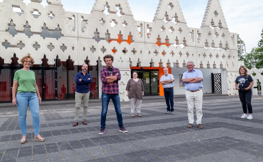 <p>Het bestuur van Podium Boxtel verlangt weer naar mooie avondjes in het lokale theater aan de Burgakker. (Foto: Hans van Doorn).</p>