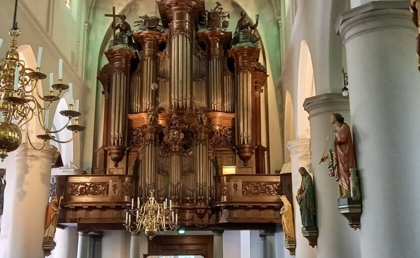 <p>Het grootse Smitsorgel is een van de blikvangers in de Sint-Petrusbasiliek in Boxtel. Enkele jaren geleden werd het nog helemaal gerestaureerd. Zondag 11 juli bespeelt Tommy van Doorn het instrument. </p>