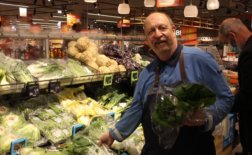 Na 46 jaar groenteman te zijn geweest neemt Jo Schuller afscheid. Foto: Wendy van Lijssel