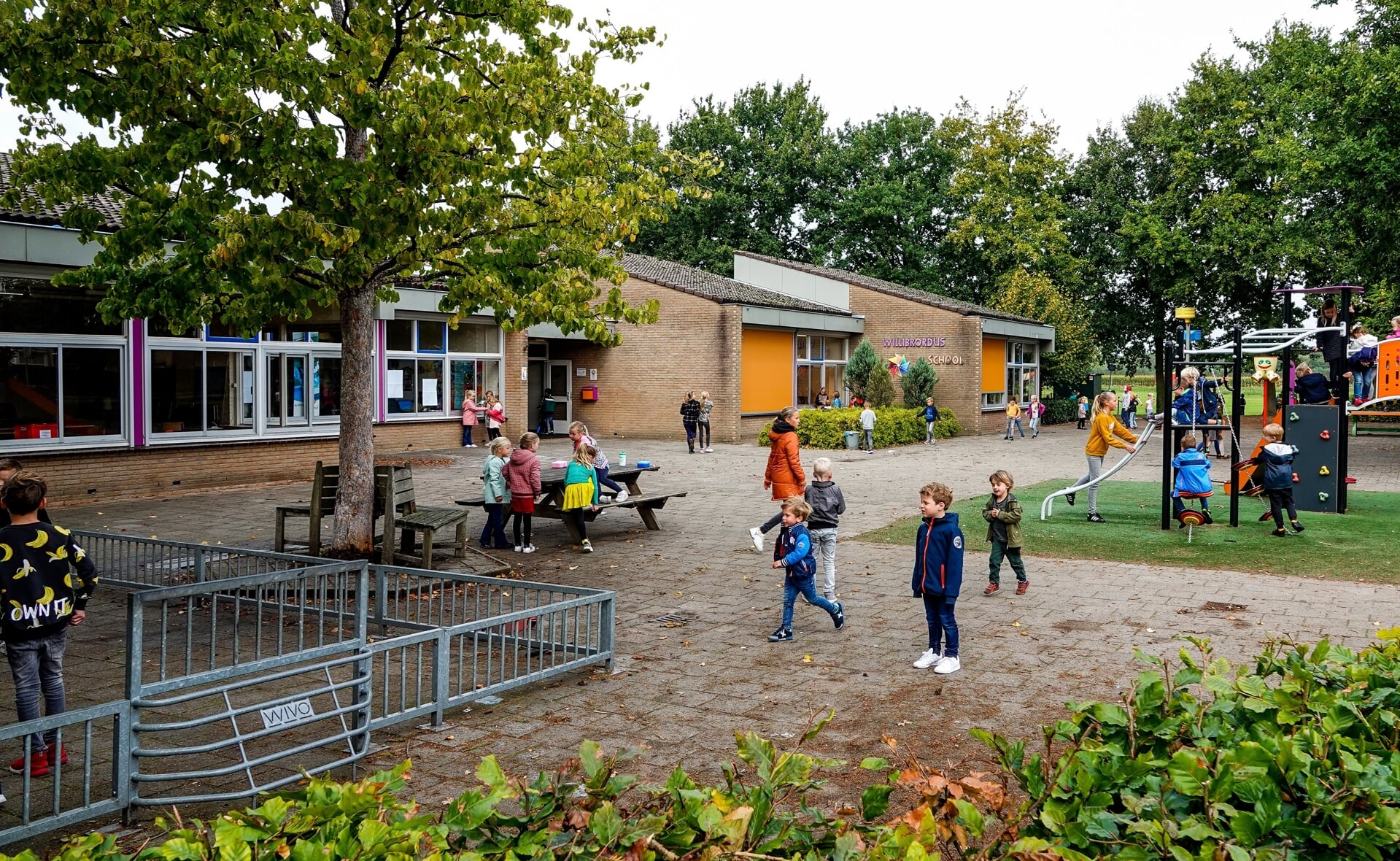 De Willibrordusschool in Esch is aan vernieuwing toe. De jarenlange discussie over nieuwbouw lijkt bijna afgerond. 