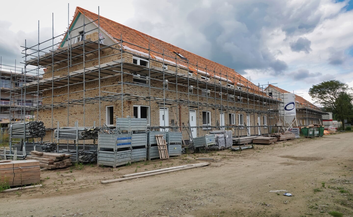 Woningen in aanbouw in Heem van Selis, twee weken geleden. Dit lopende project heeft prioriteit een. (Foto: Albert Stolwijk).