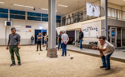 Op vrijdag is iedereen welkom om eens een avondje te komen jeu-de-boullen bij JBV De Walnoot.