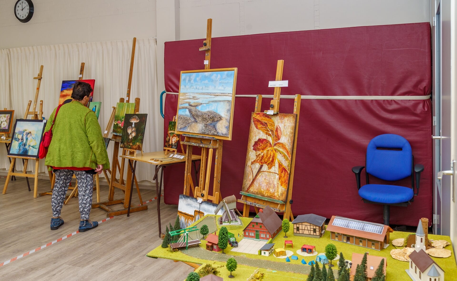 Hobbycentrum Boxtel biedt door het jaar heen tal van cursussen, onder andere schilderlessen. Vorig jaar werd een aantal doeken geveild. In de zomer is er een scala aan extra activiteiten.