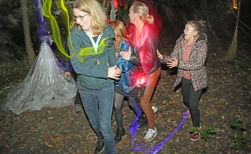 De halloweentocht in Gemonde trok zaterdagavond zo'n 120 kinderen. Er werd flink gegriezeld in de bossen en straten. 