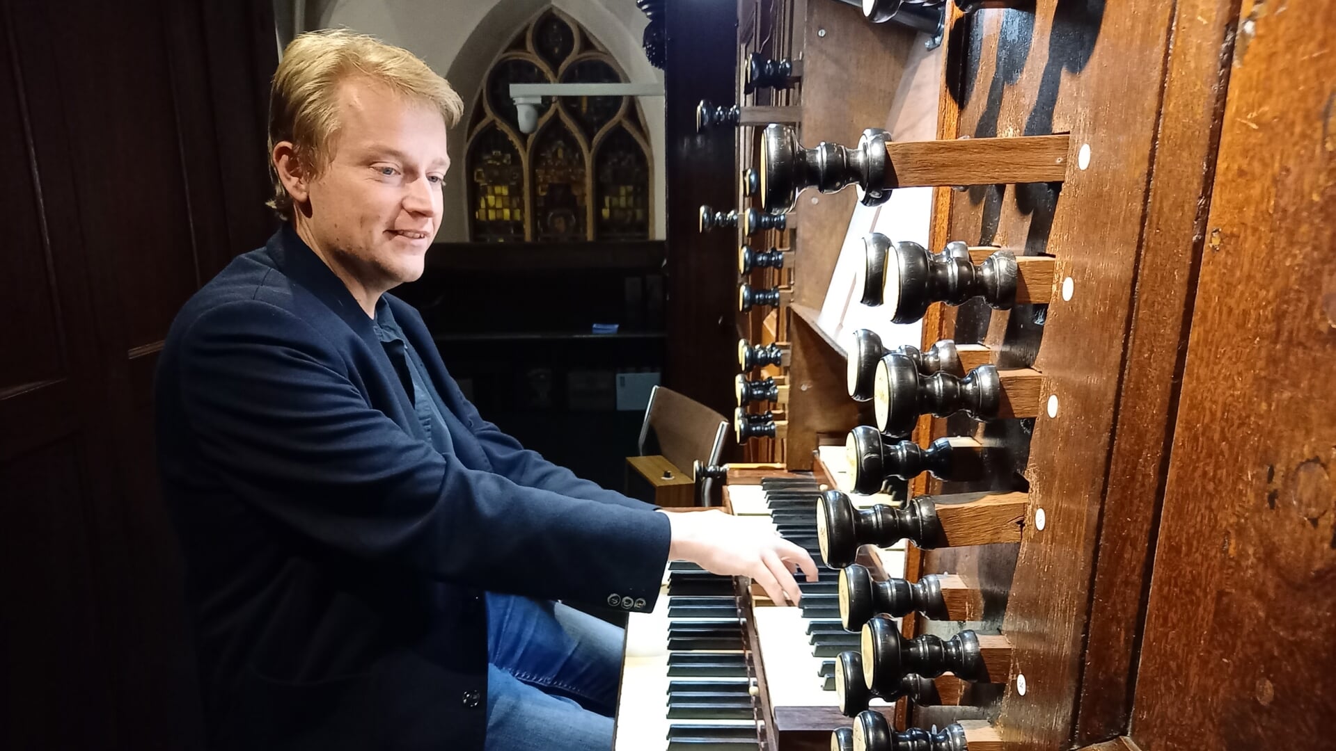 Tommy van Doorn geeft zondag 9 oktober een concert in de Sint-Petrusbasiliek. Hij bespeelt het Smitsorgel en voert ook een werk uit op het kleinere koororgel.
