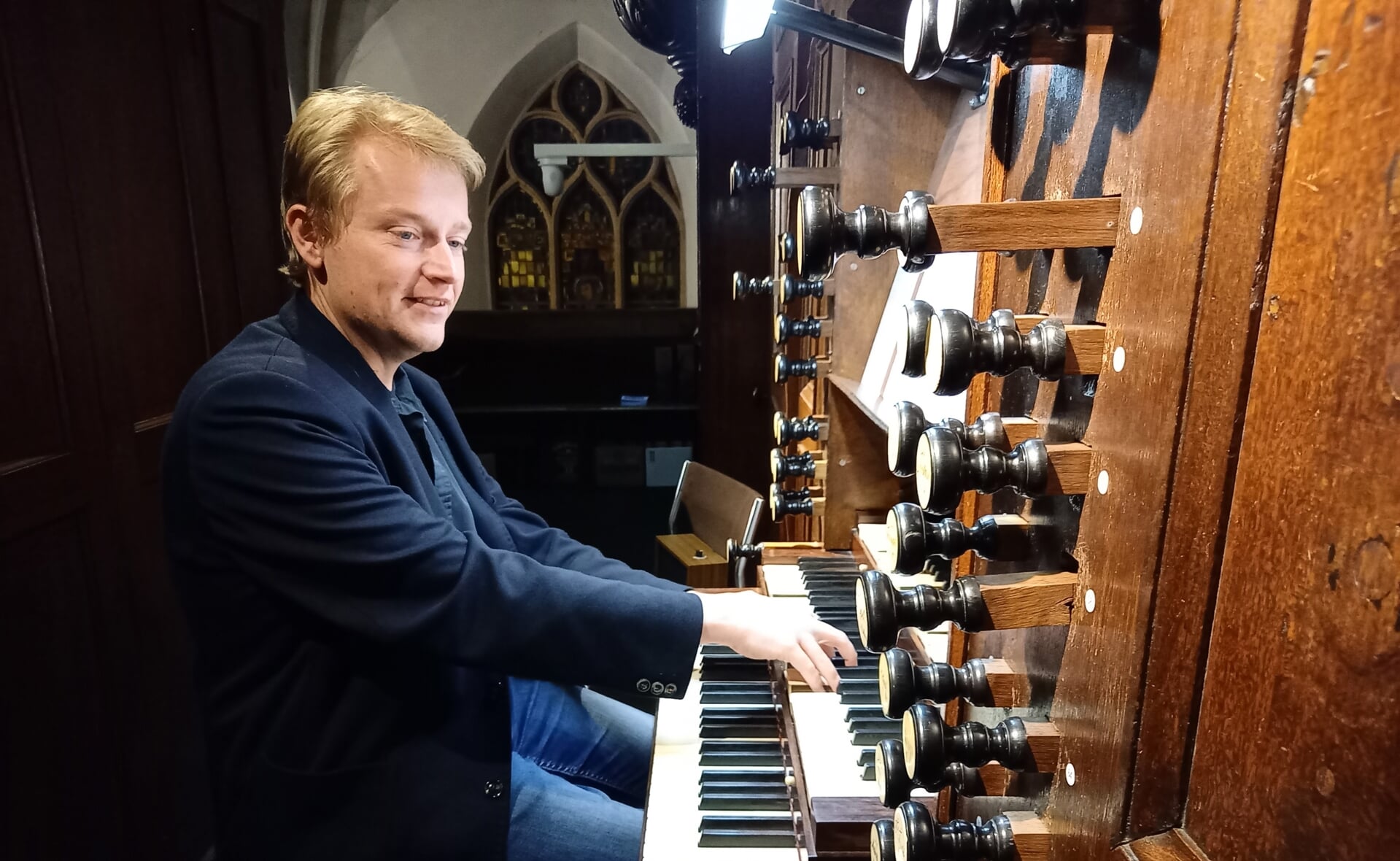 Tommy van Doorn geeft zondag 9 oktober een concert in de Sint-Petrusbasiliek. Hij bespeelt het Smitsorgel en voert ook een werk uit op het kleinere koororgel.