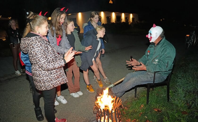 De halloweentocht in Gemonde trok zaterdagavond zo'n 120 kinderen. Er werd flink gegriezeld in de bossen en straten.