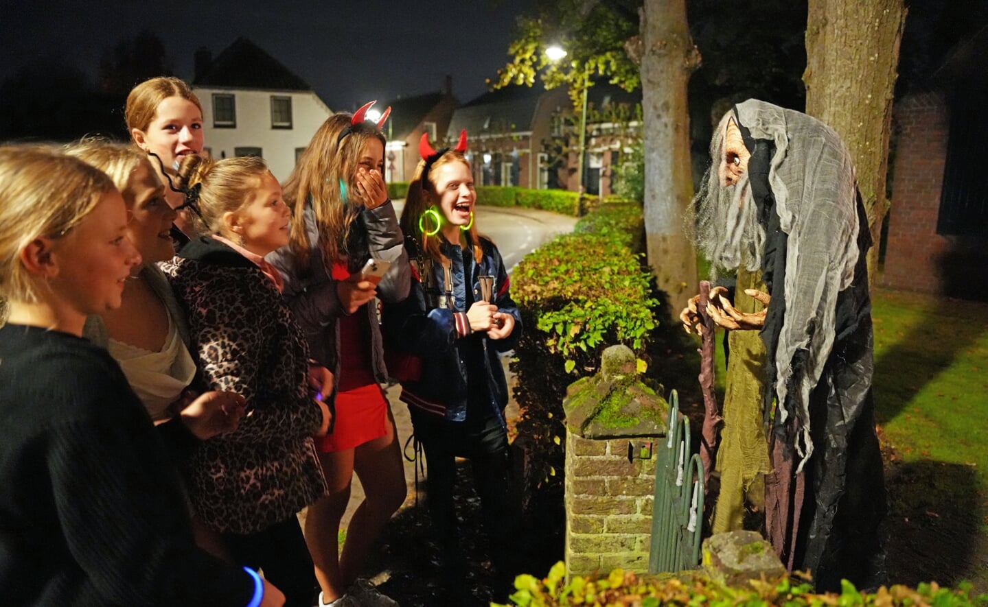 De halloweentocht in Gemonde trok zaterdagavond zo'n 120 kinderen. Er werd flink gegriezeld in de bossen en straten.