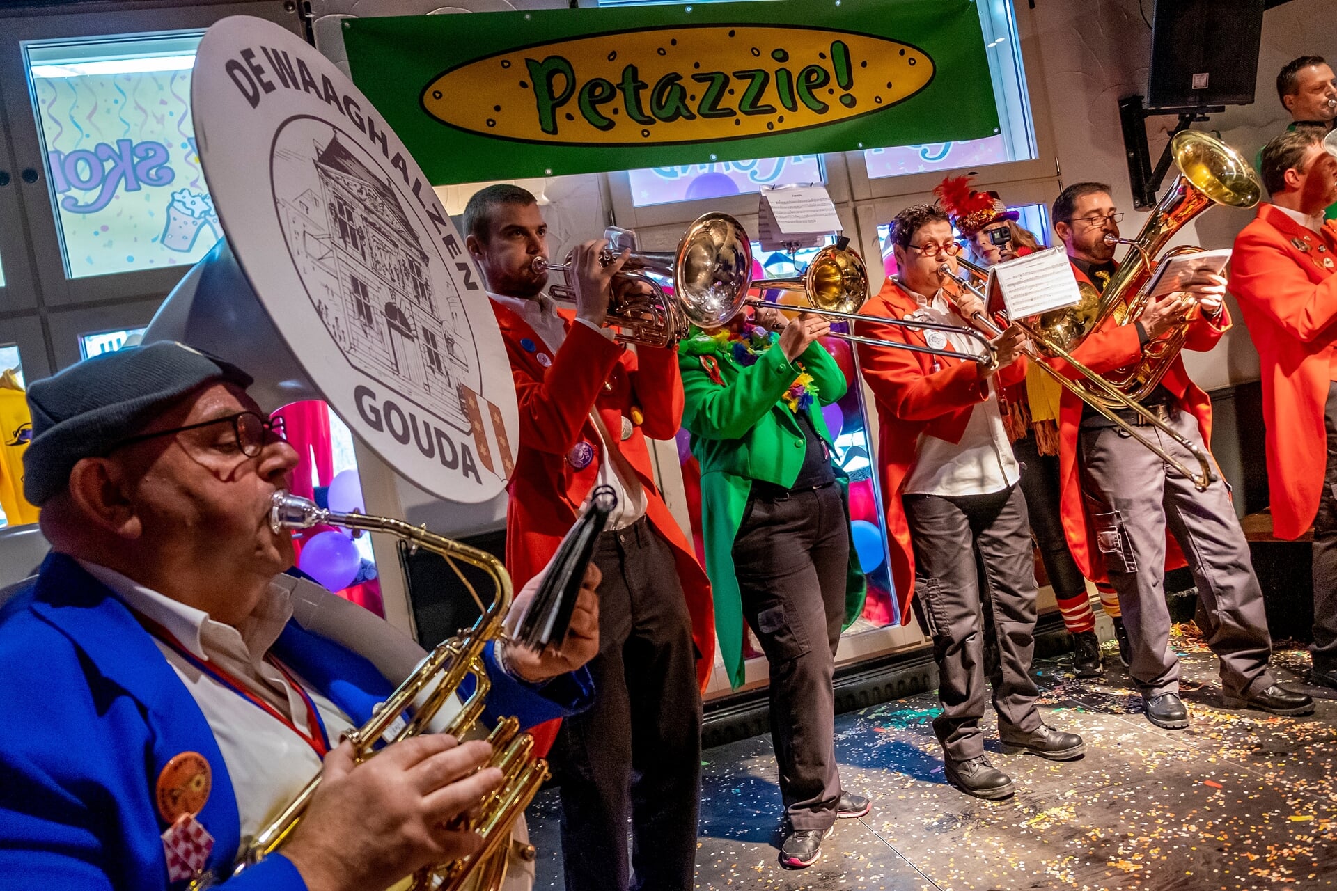 Petazzie! trok muziekformaties uit verschillende plekken in Nederland, zoals De Waaghalzen uit Gouda. De achttiende editie kon ternauwernood worden georganiseerd.
