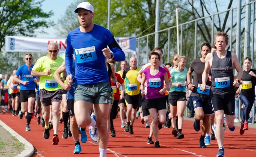 De atletiekbaan van Marvel tijdens de FAC Paasloop.