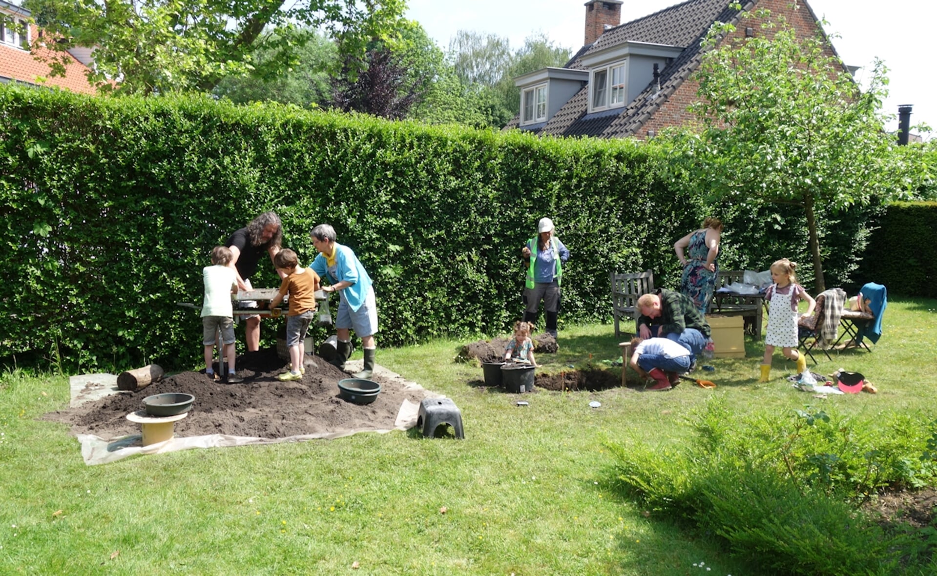 Tijdens het CARE-weekend in 2022 werden op diverse locaties in het centrum van Boxtel putjes gegraven om zo de geschiedenis van die plek te kunnen achterhalen. Op 17 juni worden de resultaten gepresenteerd. 