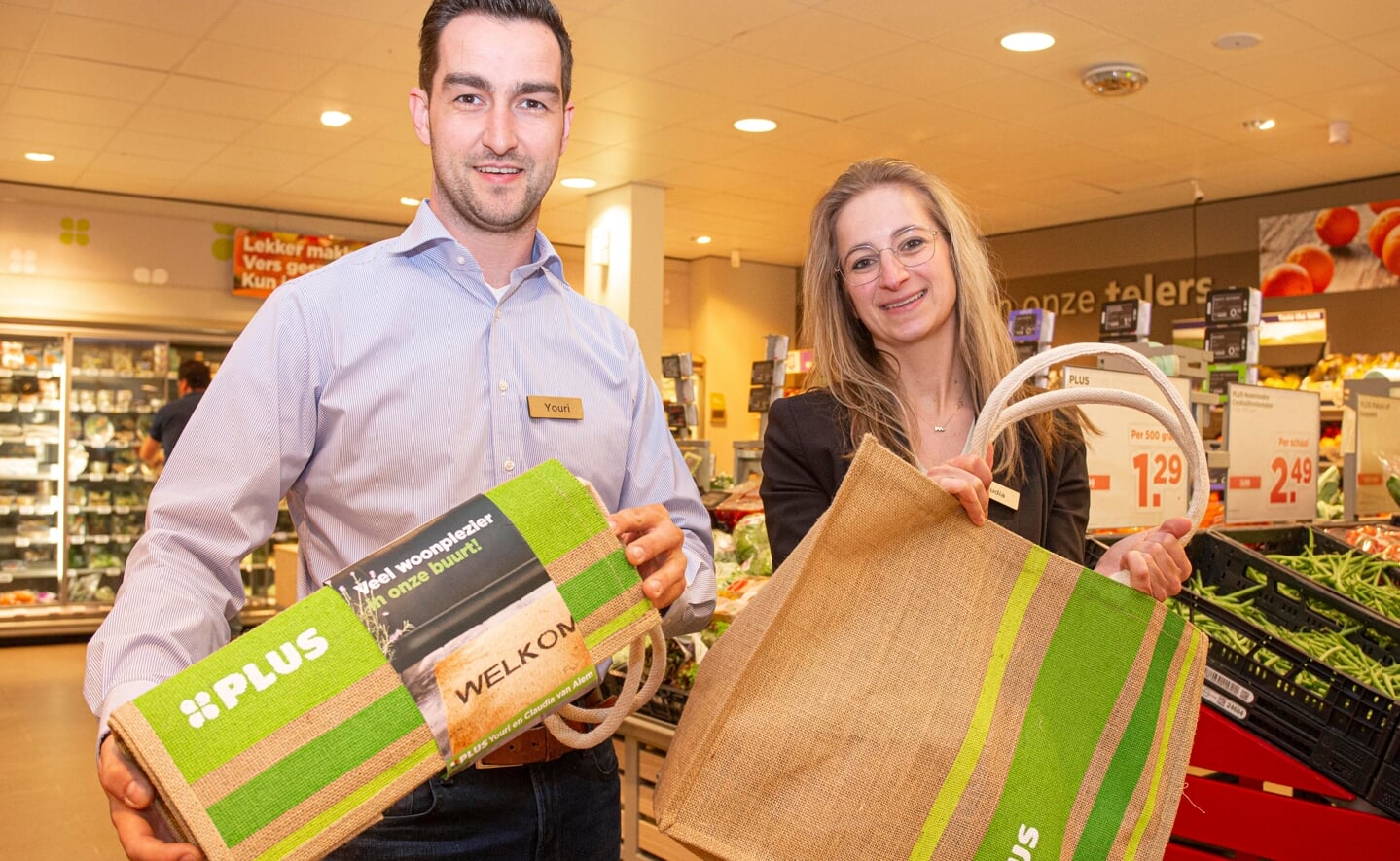 Youri en Claudia van Alem uit Veldhoven exploiteren sinds maart supermarkt Plus aan de Van Beekstraat in de Boxtelse wijk Selissenwal. 