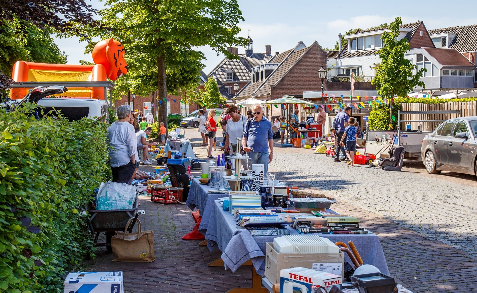 Buurtvereniging Keefheuvel hield zondag een rommelmarkt in Liempde.