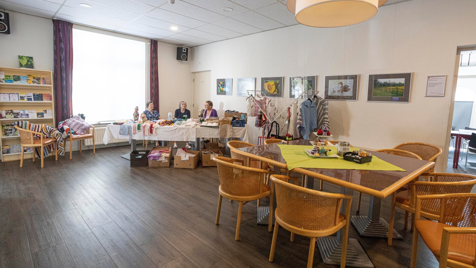De handwerkclub van de KBO komt al vijftig jaar elke donderdagmiddag bijeen in Lennisheuvel.