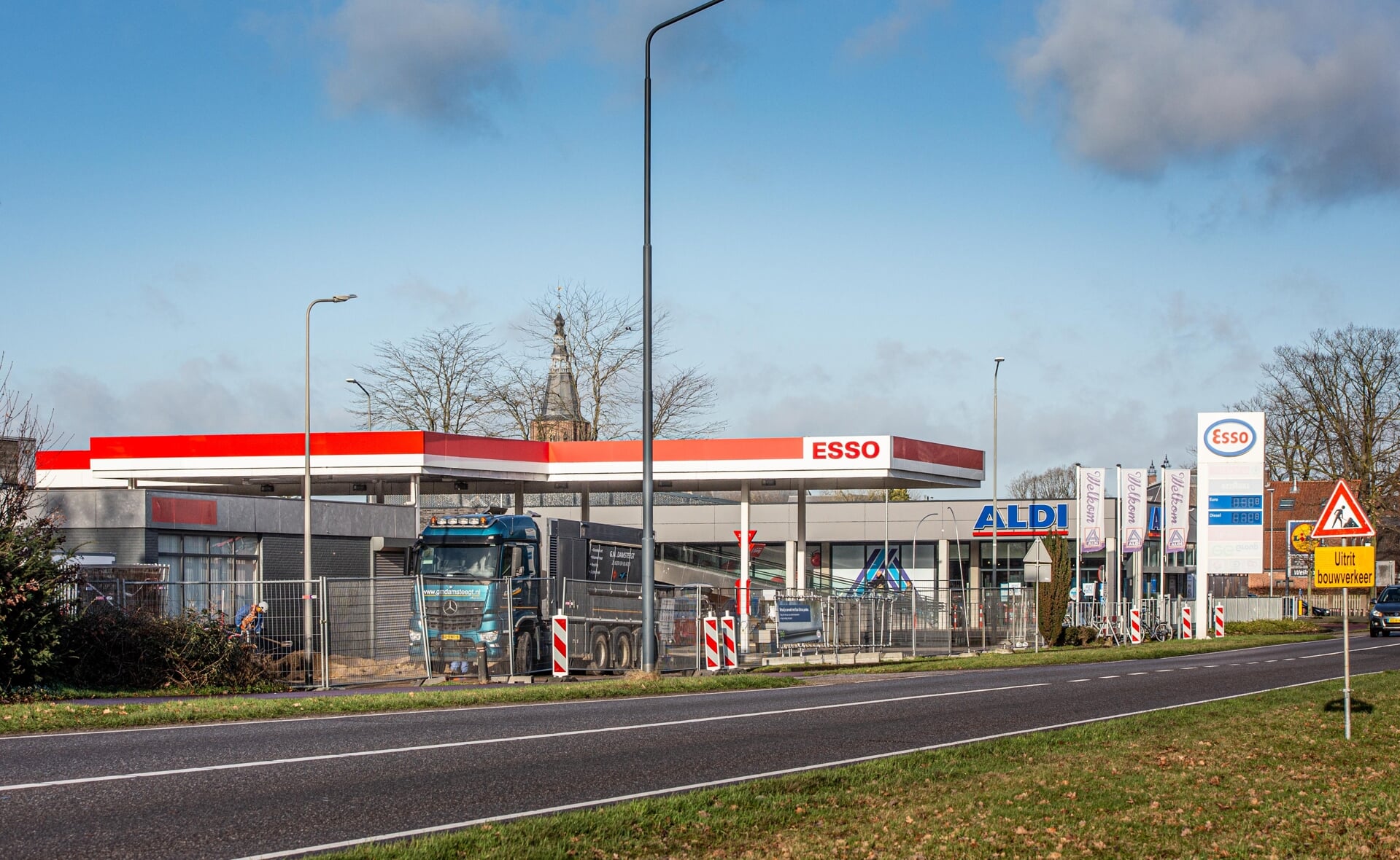 Het tankstation van Esso aan de Brederodeweg wordt omgebouwd tot een (onbemande) Tinq-pomp. 