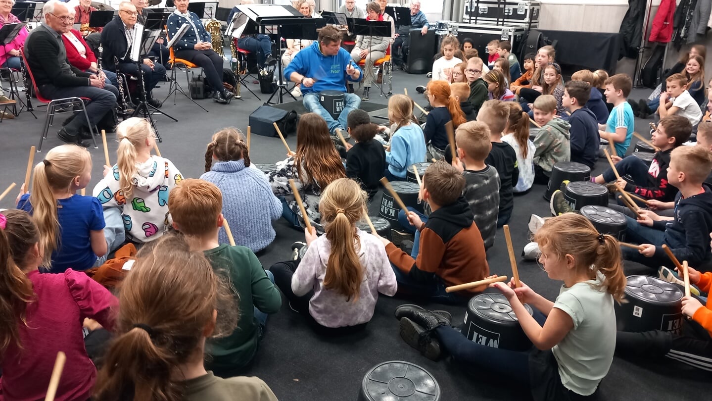 Leerlingen van De Vorsenpoel volgden vorig jaar via JooP een trommelworkshop tijdens de Kindermuziekweek.