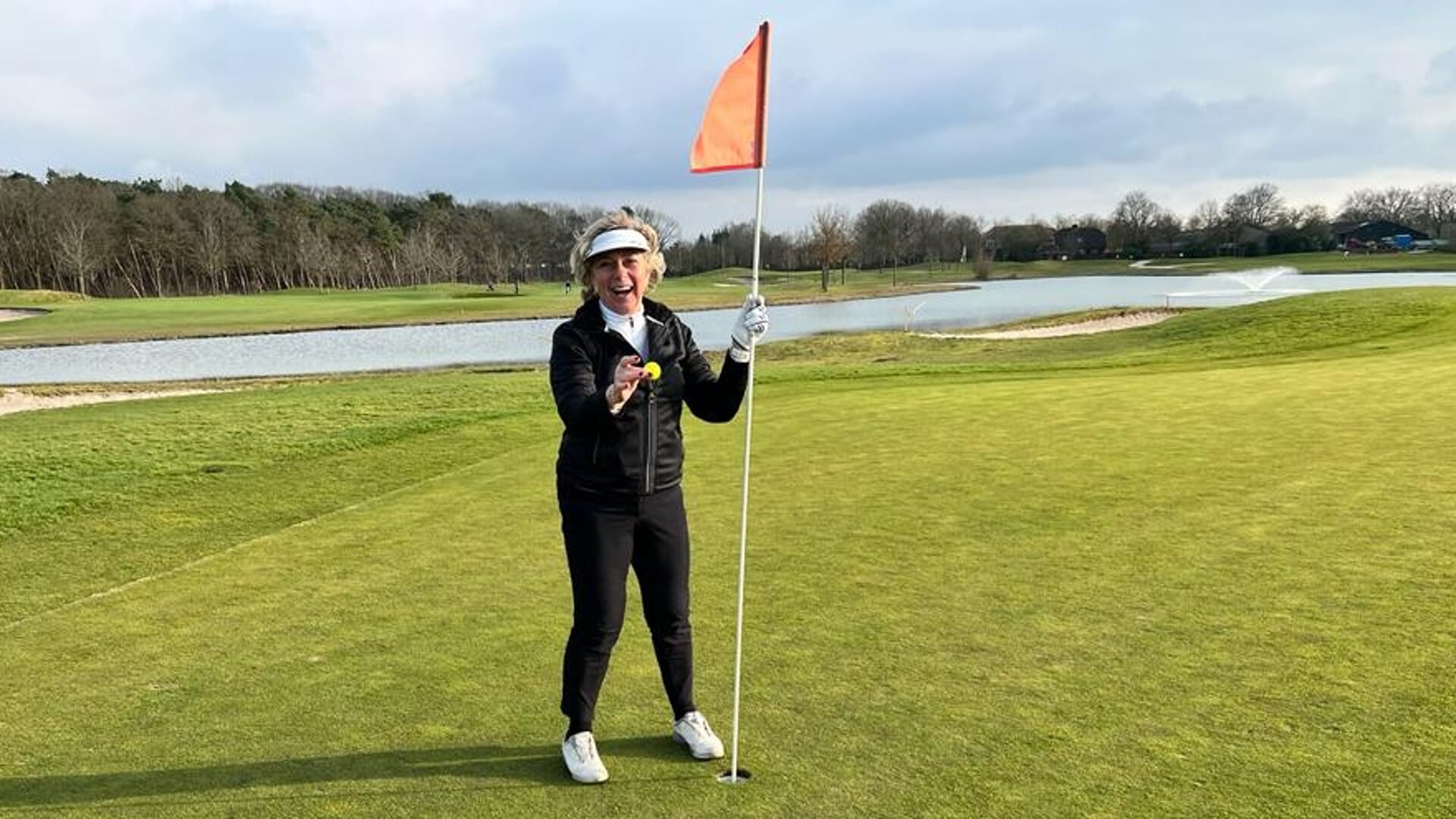 Elly van Hellemondt sloeg haar eerste hole in one zondag op golfbaan Prise d'Eau in Tilburg.