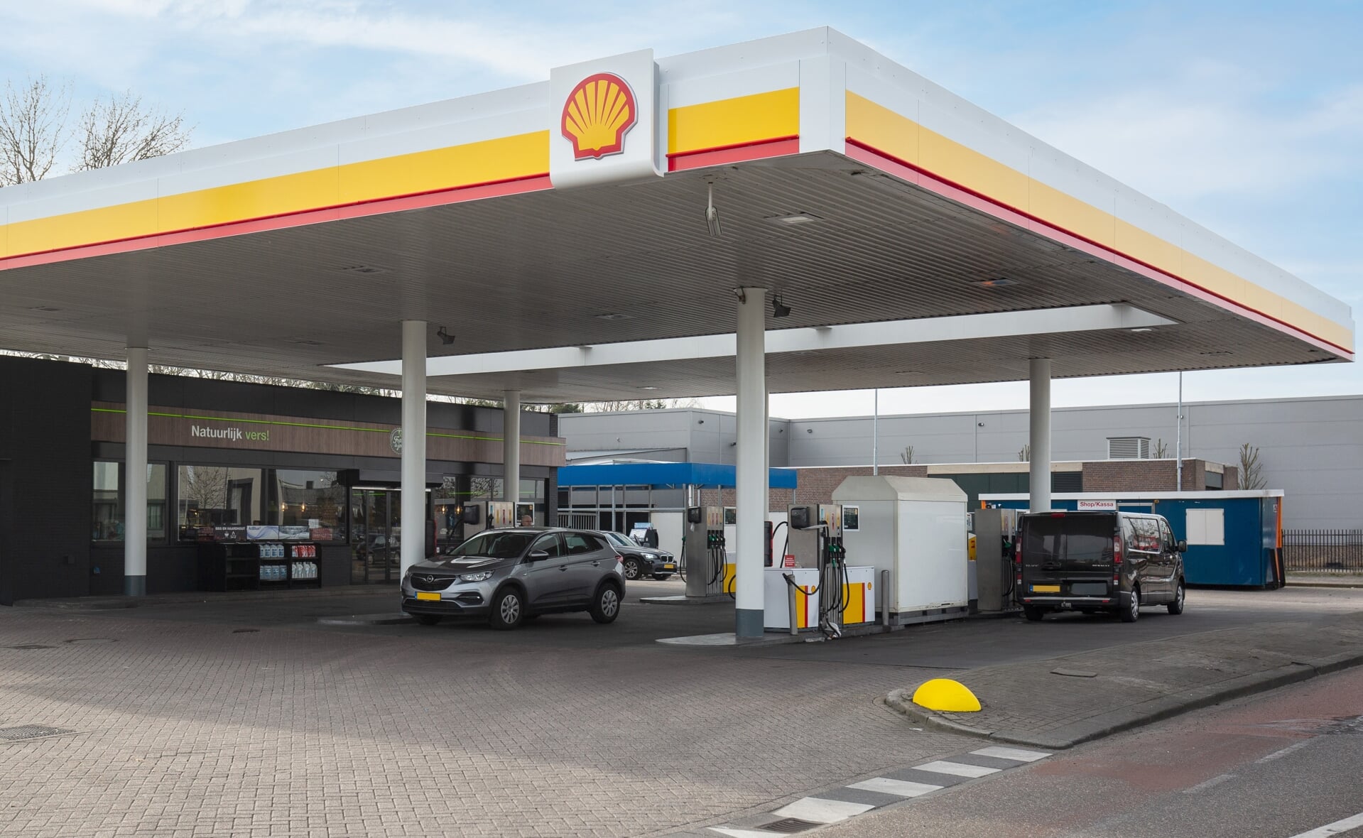 Bij het tankstation aan de Industrieweg 18 zijn nu brandstoffen van Shell verkrijgbaar.