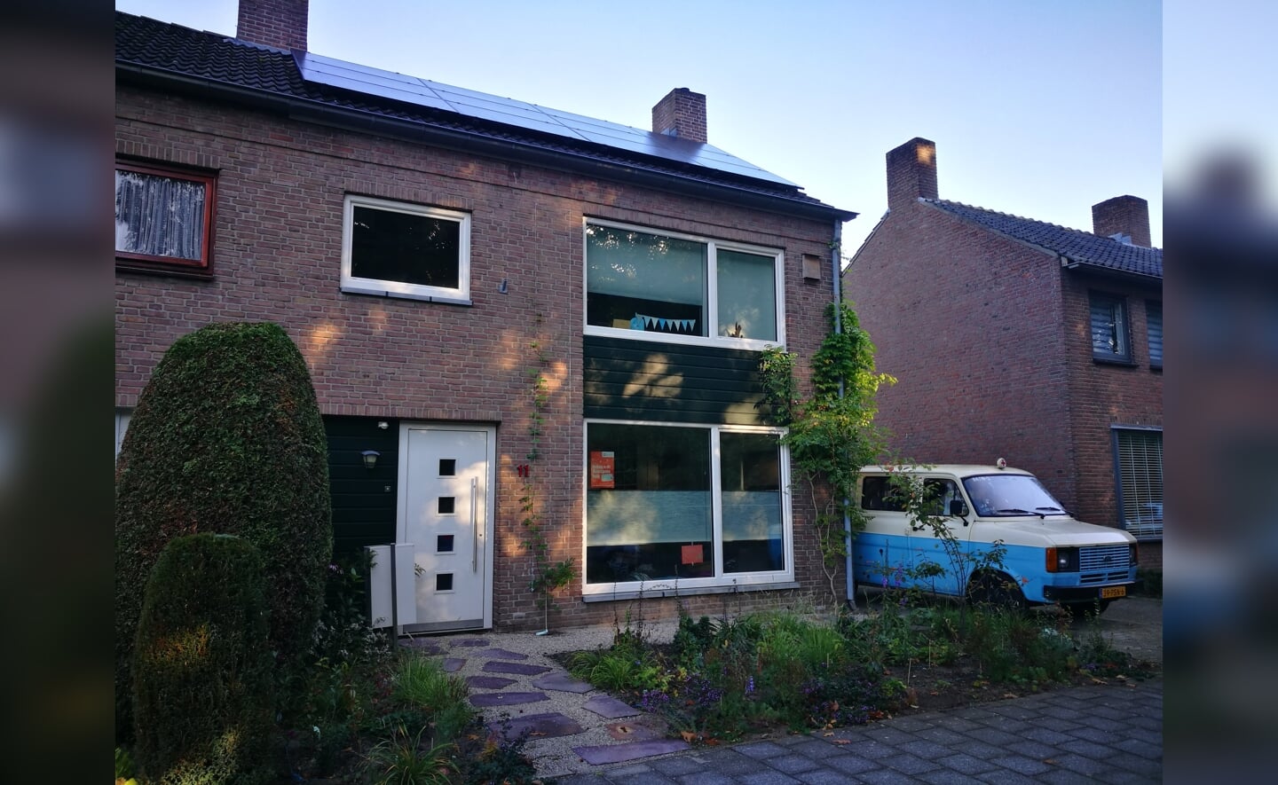 Tijdens de thematours geven bewoners van duurzame huizen uitleg over hoe zij hun woning energiezuiniger hebben gekregen. In Boxtel doet Karla Niggebrugge mee.
