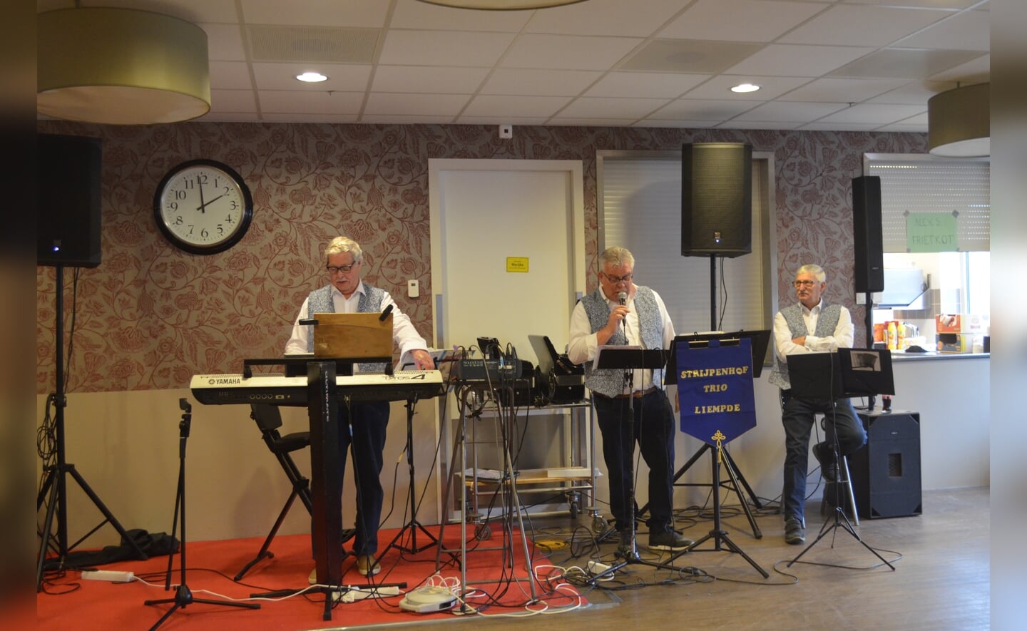 De muziekmiddag in Elisabethsdael was zondagmiddag een groot succes met een optreden het Strijpenhof Trio uit Liempde en zanger Salim Segers uit België. Met 150 bezoekers was het een uitverkocht huis. Wim van de Langenberg was de organisator van de middag en zag dat de activiteit voor herhaling vatbaar was. 