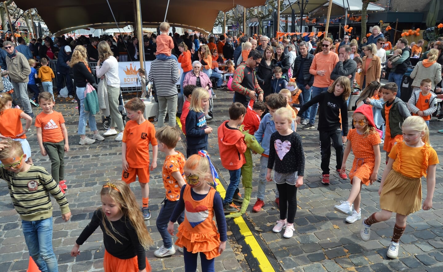 De kinderen vermaakten zich opperbest tijdens de oranjeactiviteiten op Koningsdag in het Boxtelse centrum.