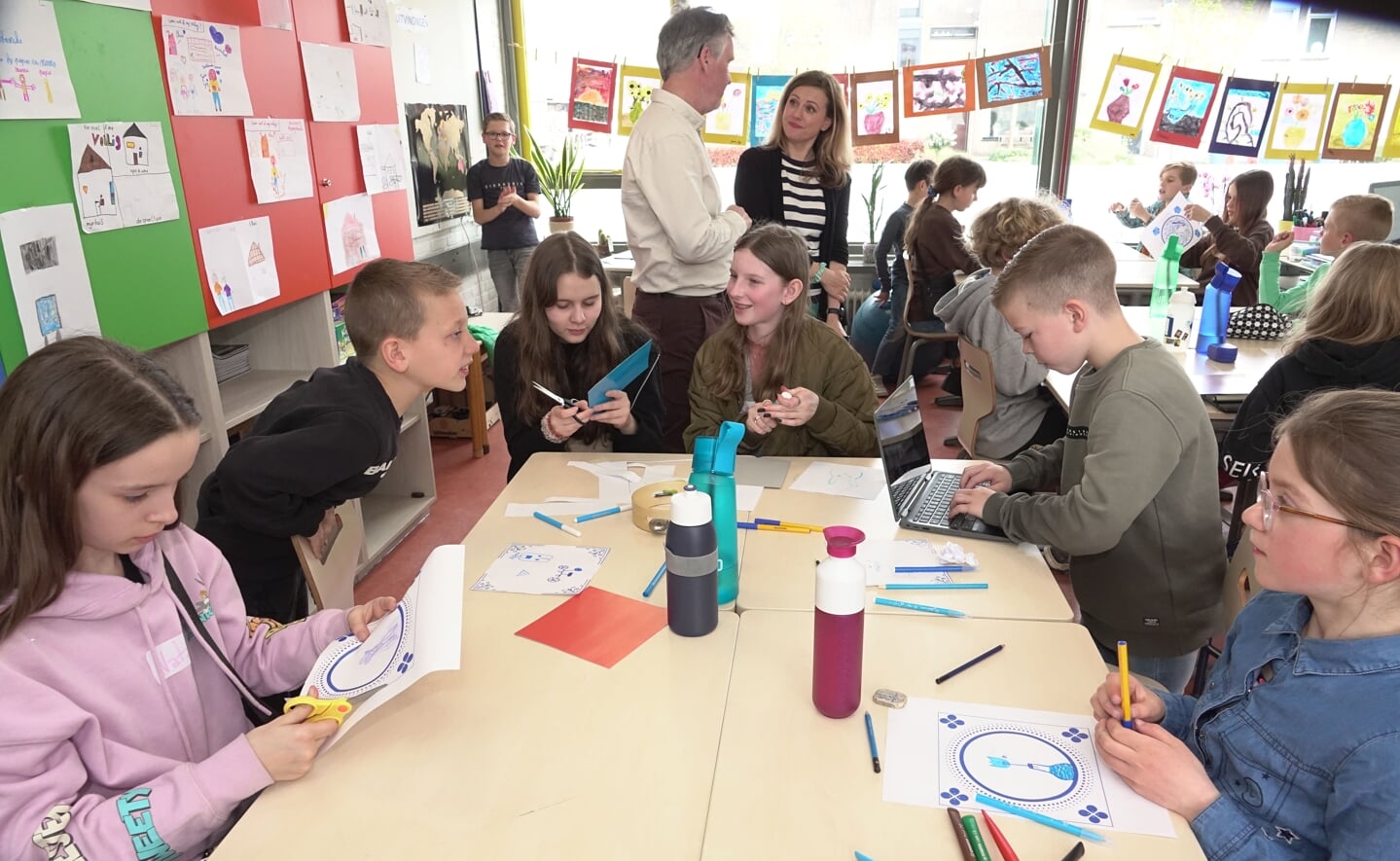 Tsjechische kinderen ontmoeten leerlingen van basisschool De Hobbendonken.