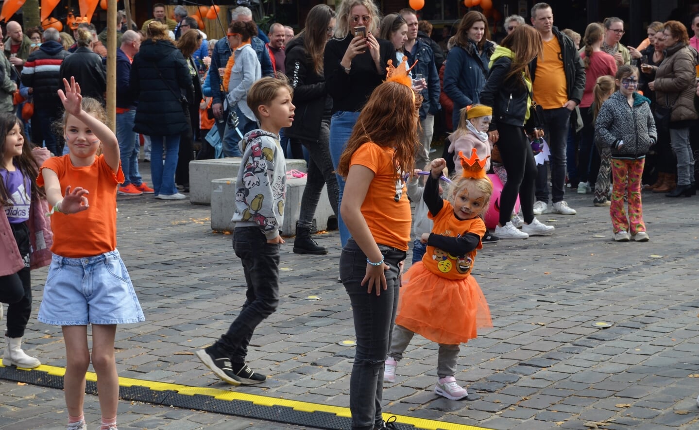 De kinderen vermaakten zich opperbest tijdens de oranjeactiviteiten op Koningsdag in het Boxtelse centrum.