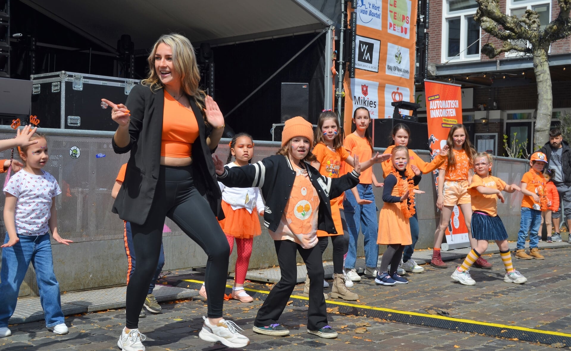 De kinderen vermaakten zich opperbest tijdens de oranjeactiviteiten op Koningsdag in het Boxtelse centrum.