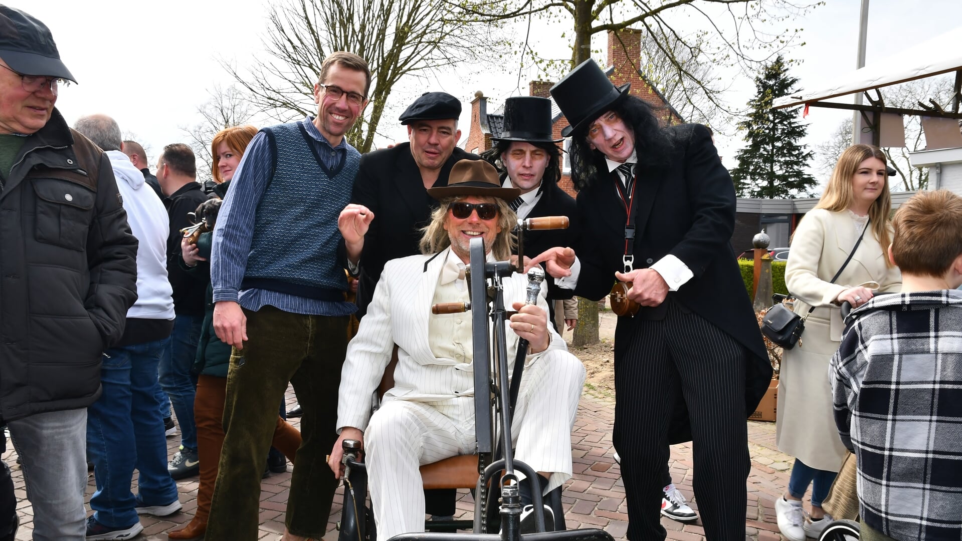 De Boeremèrt in Liempde trekt altijd veel publliek. Jong en oud vermaakt zich opperbest met de vele oude ambachten, spelletjes en activiteiten in de dorpskern.