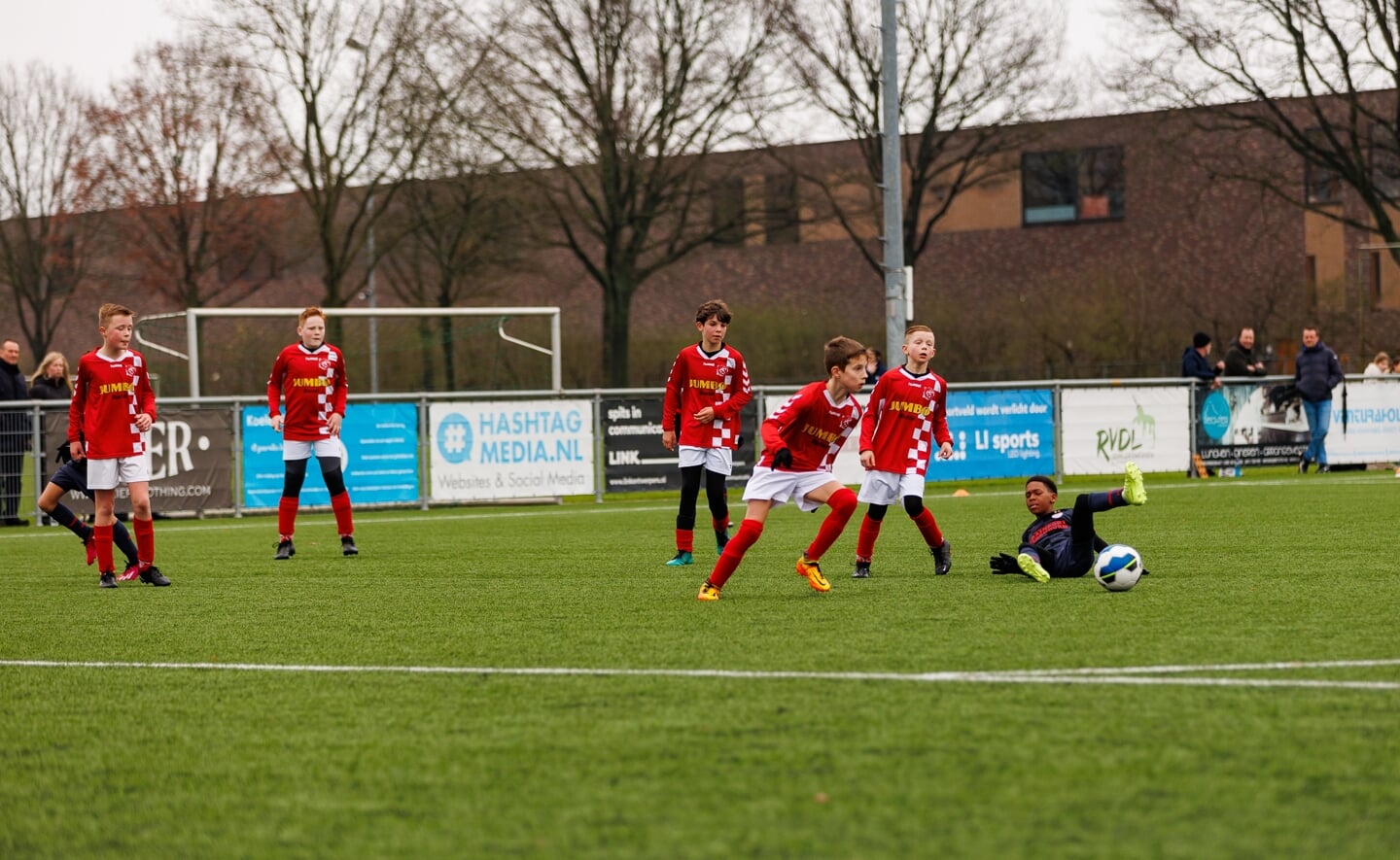 JO11-1 van RKSV Boxtel maakt furore en wint met 5-3 van PSV.