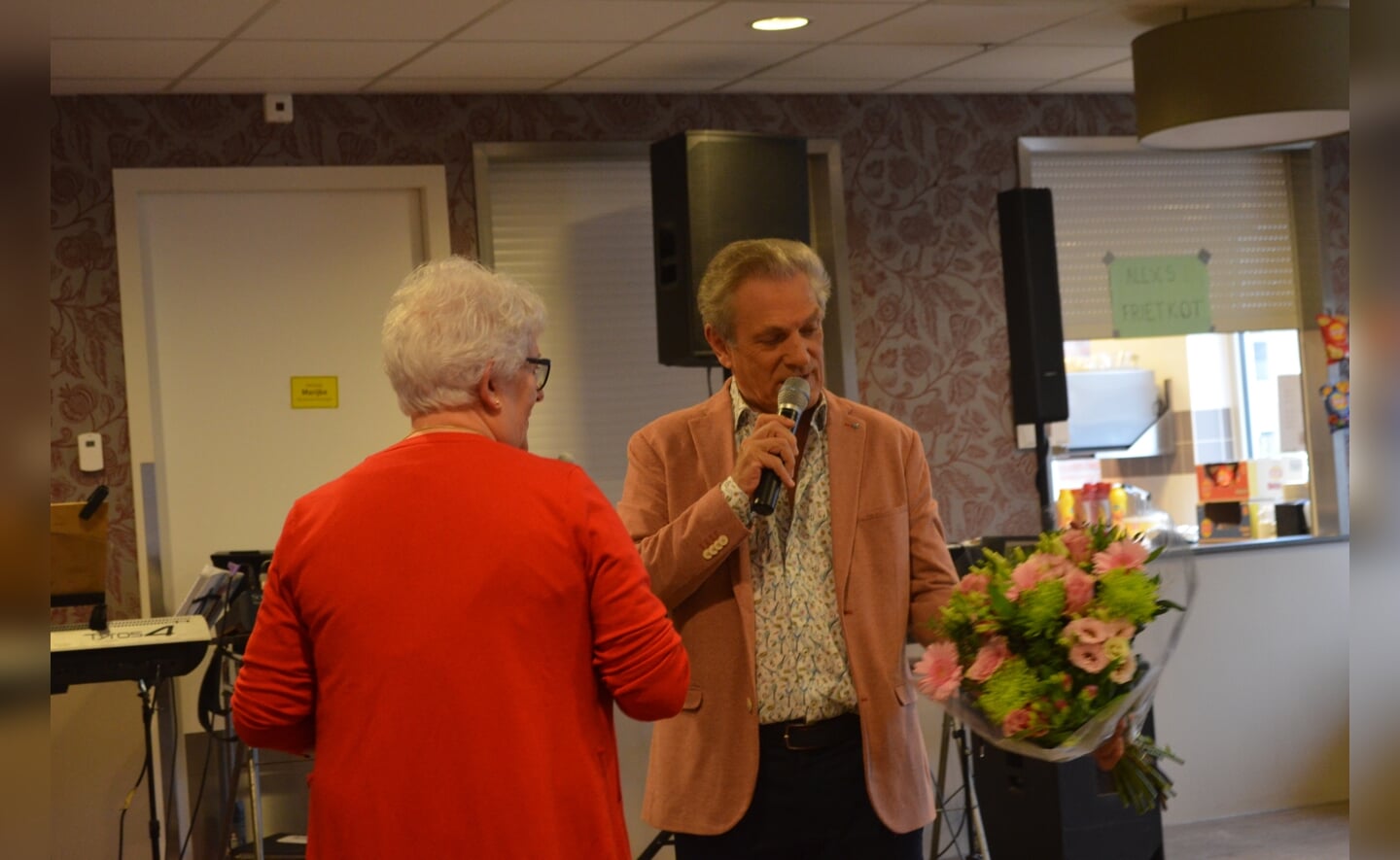 De muziekmiddag in Elisabethsdael was zondagmiddag een groot succes met een optreden het Strijpenhof Trio uit Liempde en zanger Salim Segers uit België. Met 150 bezoekers was het een uitverkocht huis. Wim van de Langenberg was de organisator van de middag en zag dat de activiteit voor herhaling vatbaar was. 