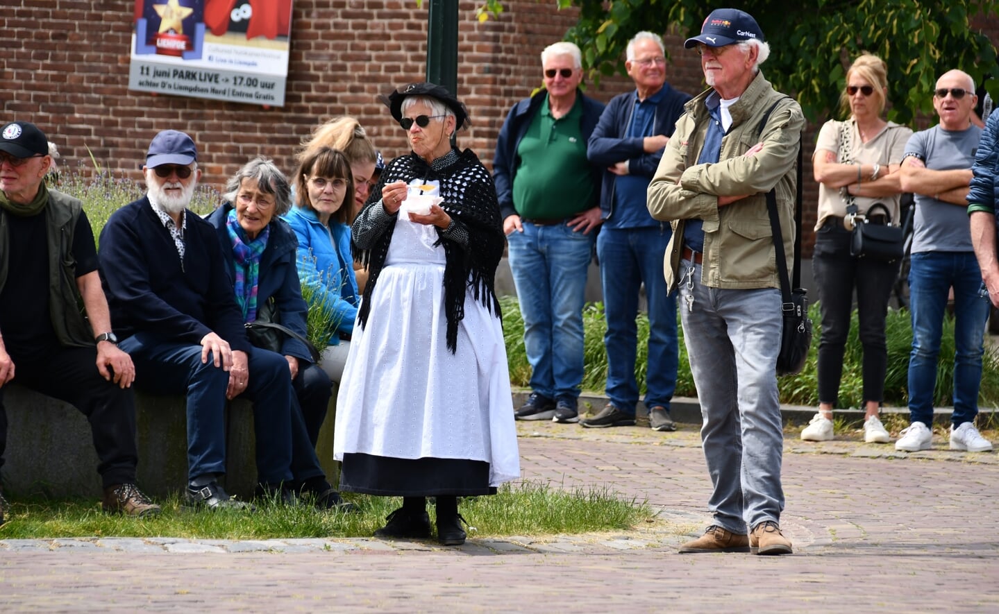 Liefhebbers van oude, klassieke auto's, motoren en tractoren kwamen tweede pinksterdag aan hun trekken in Liempde tijdens de jaarlijkse Brabantse Oldtimerdag van Terug in d'n Ted. 