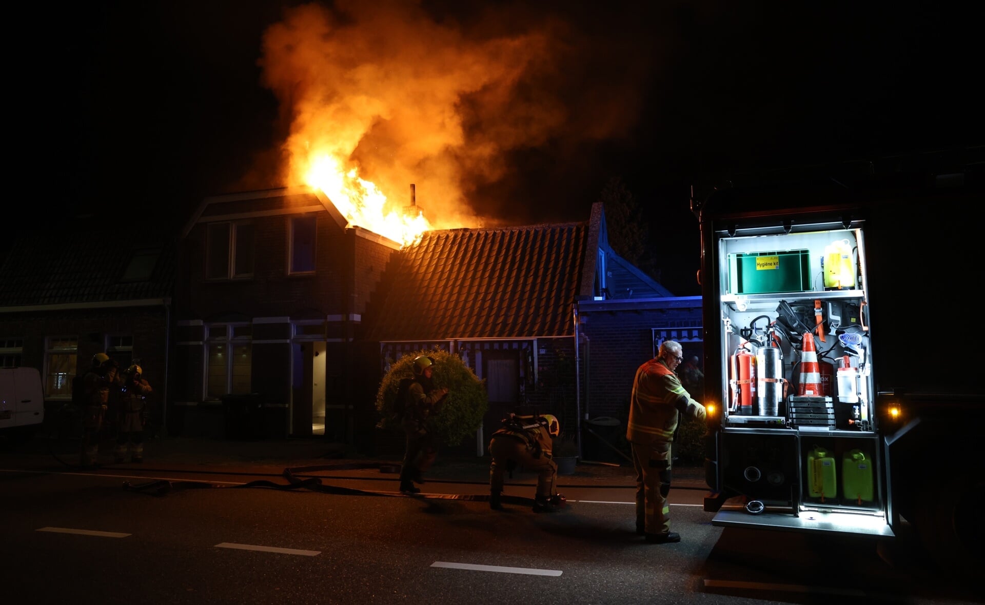 Een woning aan de Eindhovenseweg in Boxtel werd vannacht getroffen door een brand. 