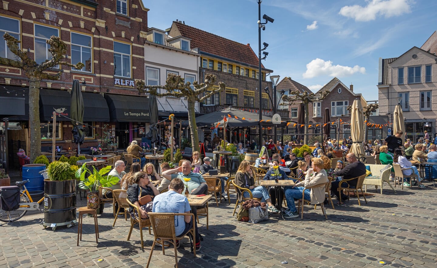 Marktkramen verspreid over het centrum van Boxtel brachten zondag honderden bezoekers op de been. De Oranjebraderie maakte na enkele jaren afwezigheid een succesvolle rentree.
