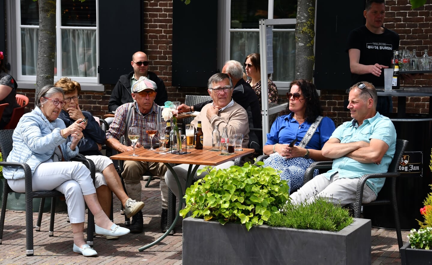 Liefhebbers van oude, klassieke auto's, motoren en tractoren kwamen tweede pinksterdag aan hun trekken in Liempde tijdens de jaarlijkse Brabantse Oldtimerdag van Terug in d'n Ted.