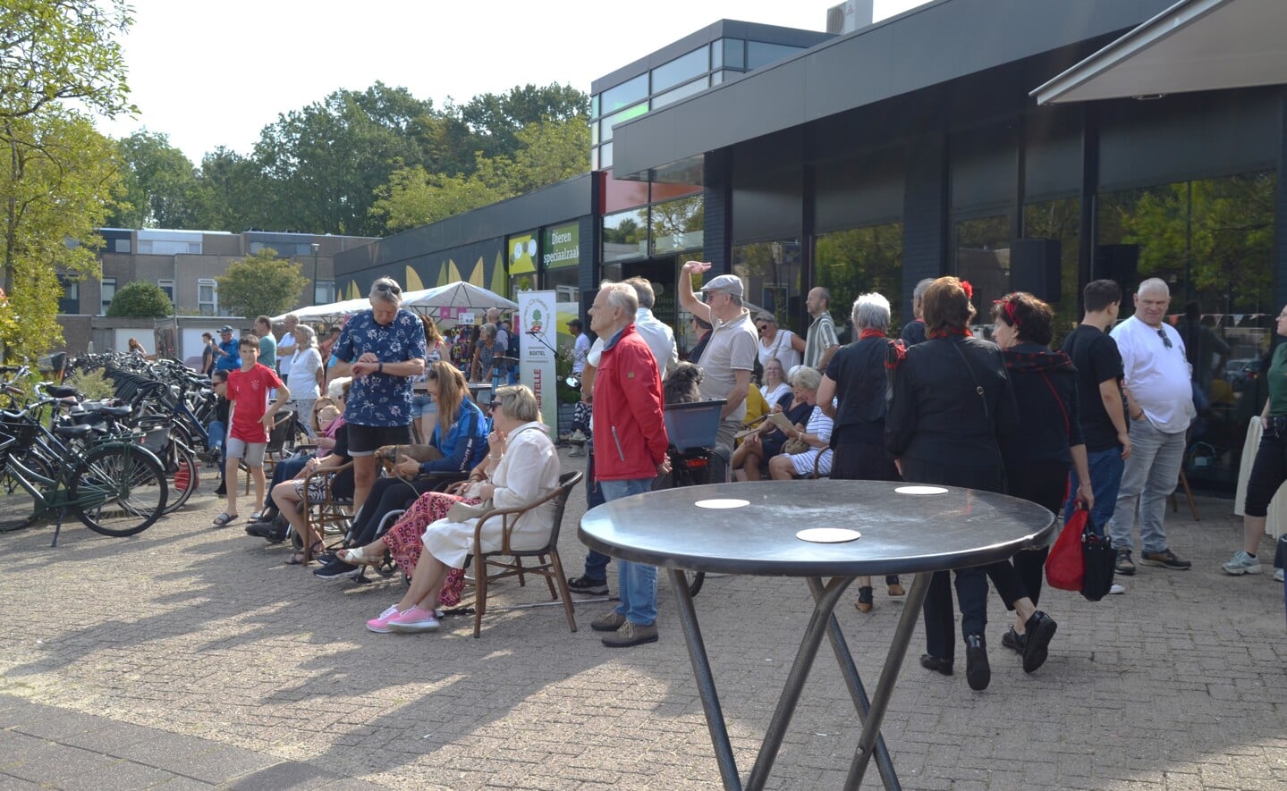 De Boxtel Oost Dag trok zondag veel belangstellenden naar het terrein tussen winkelcentrum Oosterhof en gemeenschapshuis De Rots. En niet alleen maar mensen uit de wijk.