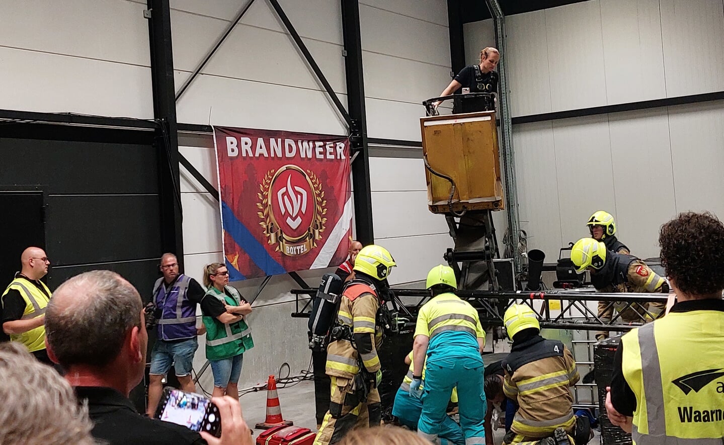 Spektakel tijdens de finale van de brandweerwedstrijden zaterdag in Boxtel. Locatie was het pand van MagicFX aan de Schouwrooij. 