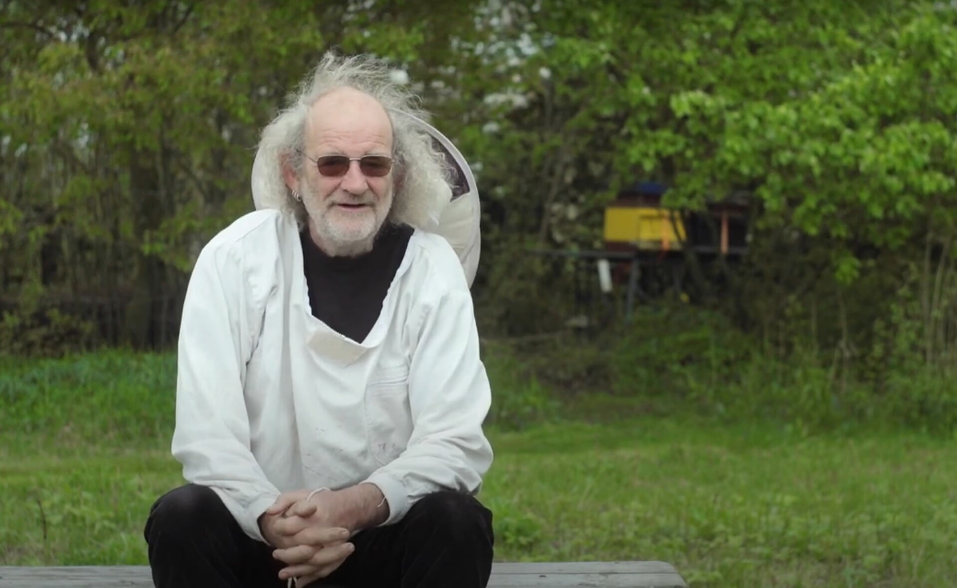 Still uit het videoportret van Fons van Asten dat Barend Meihuizen maakte.