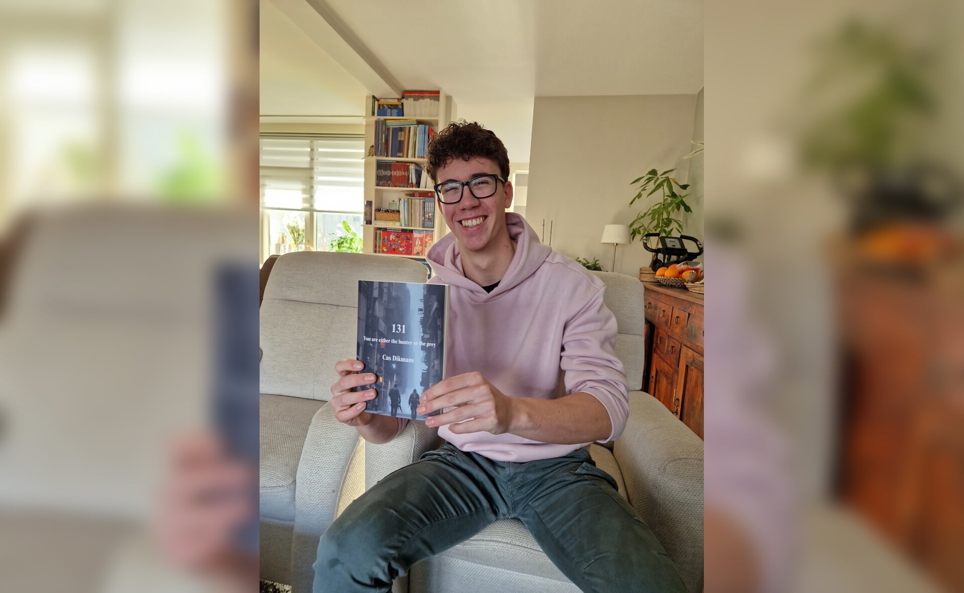 Cas Dikmans (18) toont zijn eerste thriller. De Boxtelse psychologiestudent schreef het boek in het Engels.
