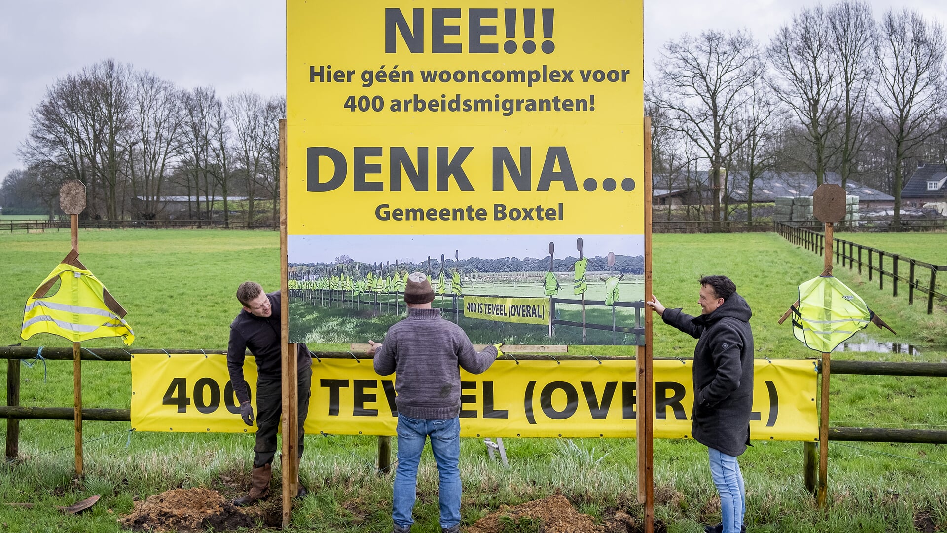 Bewoners van de Liempdse buurtschap Vrilkhoven plaatsten protestborden.
