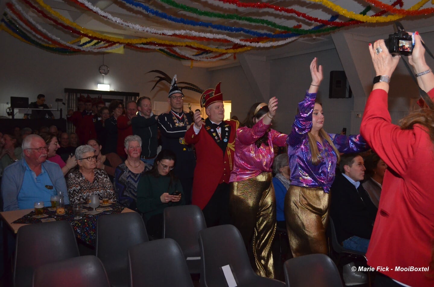 Bezoekers van de twee snerconcerten in Lennisheuvel kregen een gevarieerd programma voorgeschoteld met zang, dans en vooral veel ruimte voor de lach.