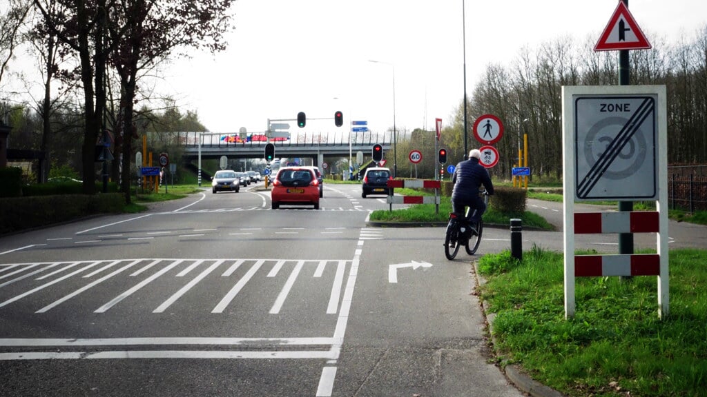 Het verkeerspunt in de Boxtelseweg nabij de Poort van Liempde is in 2022 volgens het college van B en W verbeterd door het aanbrengen van haaientanden om de voorrangssituatie te verduidelijken.
