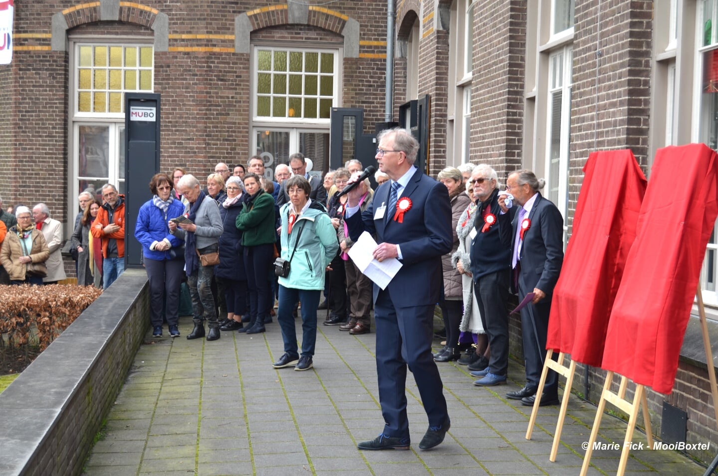 Het 10-jarig bestaan van Museum Boxtel werd zaterdag uitbundig gevierd met reus Jas de Keistamper, gilde Sint-Barbara en Sint-Joris en basisschoolkinderen. Nog tot en met eind juni haken allerlei activiteiten aan bij het jubileum.