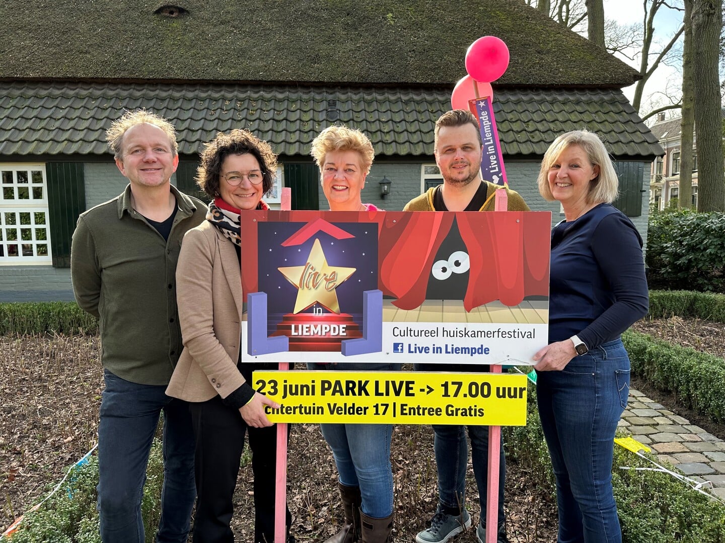 De organisatoren van Live in Liempde op landgoed Velder: vlnr William van Houtum, Ingrid Breuer, Trees van Nunen, Arjan Terlouw en Karin van Oekel.