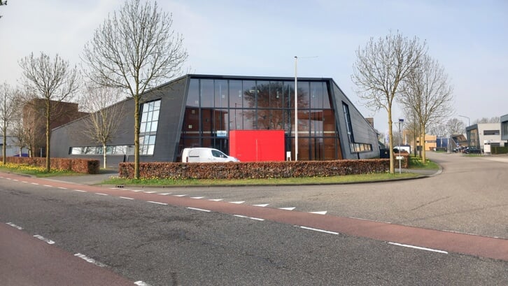 De voormalige drukkerij Tielen op de hoek Staarten-Mijlstraat wordt een vestiging van Holland Recycling. Er komt een Dutch Re-Use Centre.